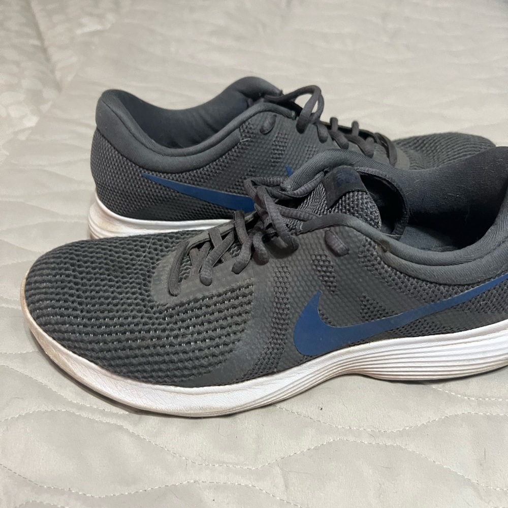 Nike Men's Charcoal and Navy Athletic Shoes